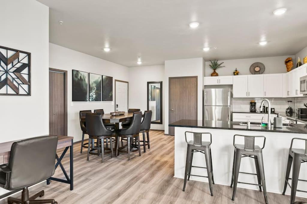 Spacious New 2 Bed 2 Bath Apt By Downtown スポーケン エクステリア 写真