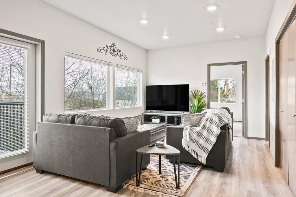 Spacious New 2 Bed 2 Bath Apt By Downtown スポーケン エクステリア 写真
