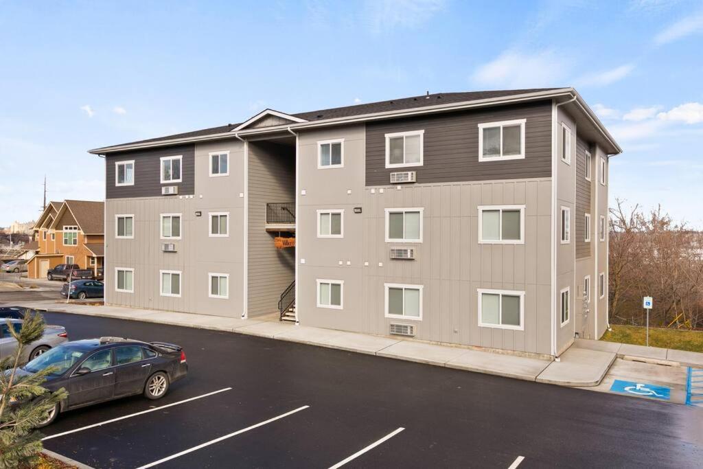 Spacious New 2 Bed 2 Bath Apt By Downtown スポーケン エクステリア 写真