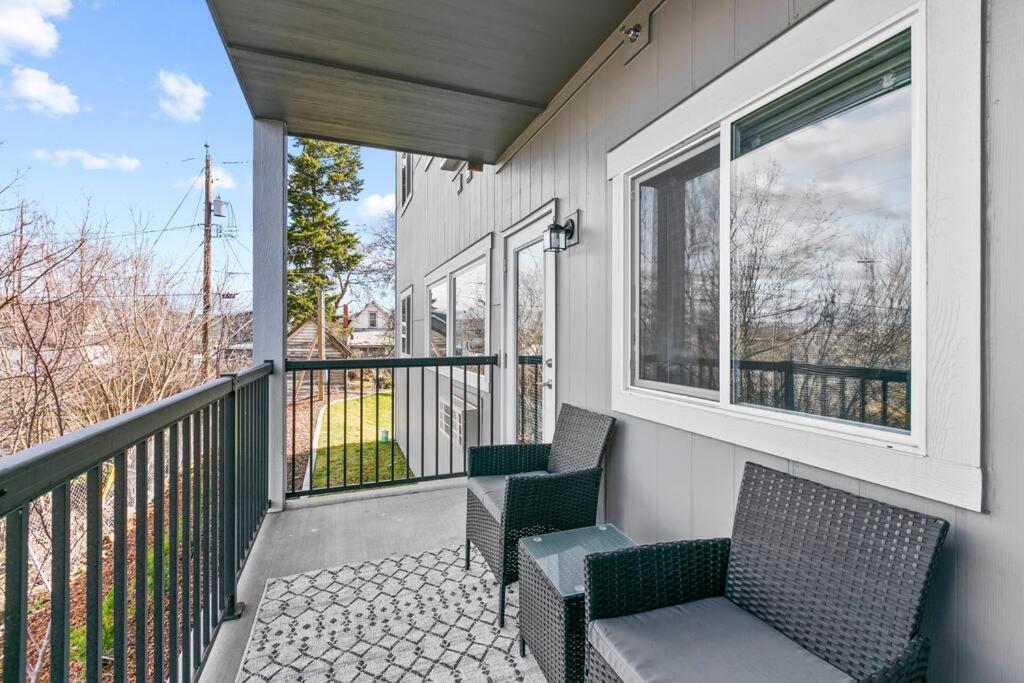 Spacious New 2 Bed 2 Bath Apt By Downtown スポーケン エクステリア 写真