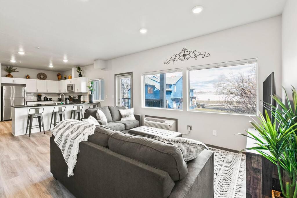 Spacious New 2 Bed 2 Bath Apt By Downtown スポーケン エクステリア 写真