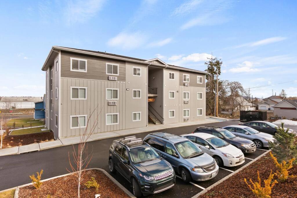 Spacious New 2 Bed 2 Bath Apt By Downtown スポーケン エクステリア 写真