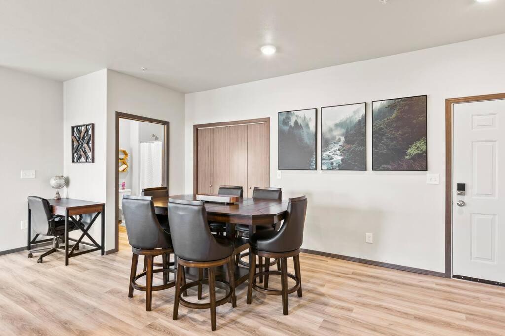 Spacious New 2 Bed 2 Bath Apt By Downtown スポーケン エクステリア 写真